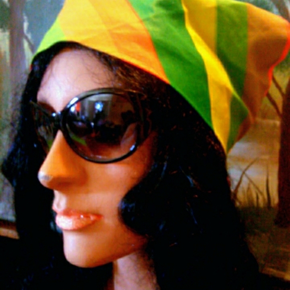 Meet your Posher, Melanie, Artist - Picture 4 of 13